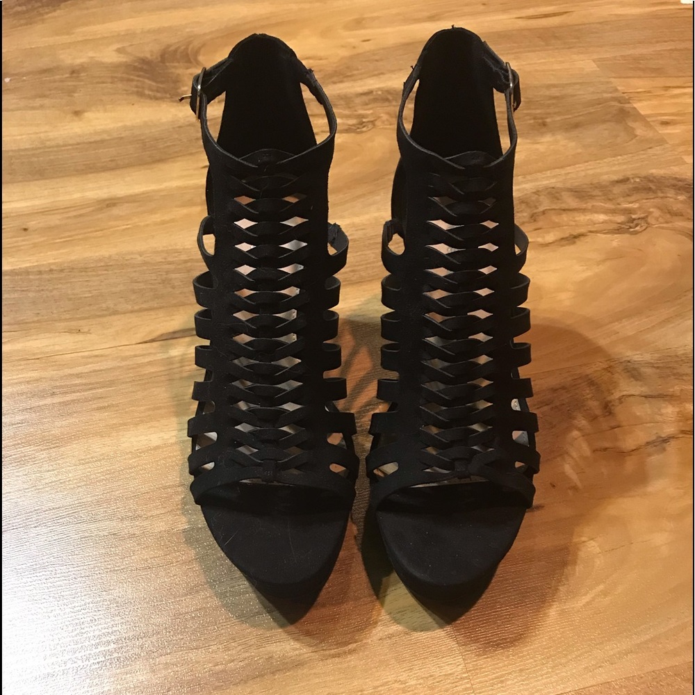 Black wedges